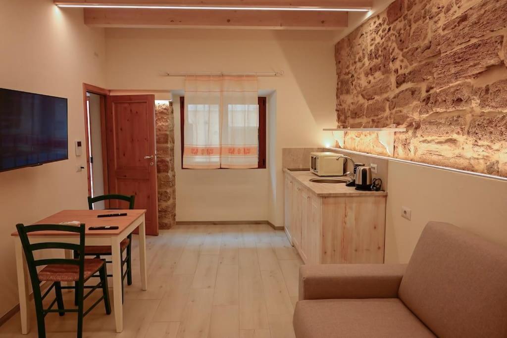 Suite Prince Of Majorca Splendid Gem Downtown Alghero Bagian luar foto